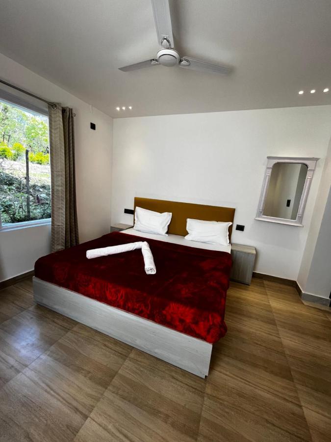 The White House Appartement Rishīkesh Buitenkant foto