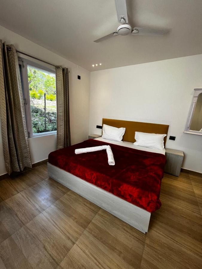 The White House Appartement Rishīkesh Buitenkant foto