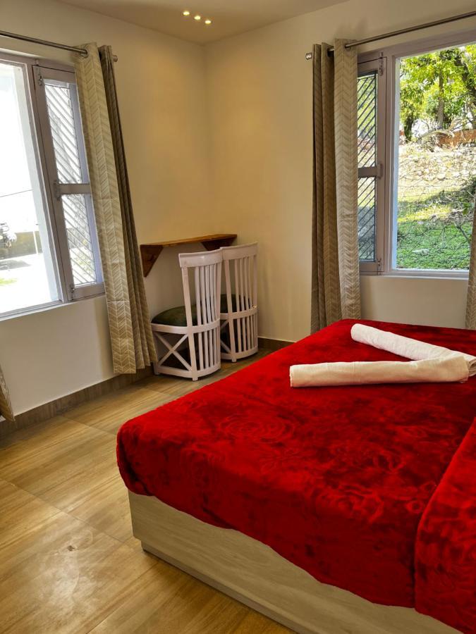 The White House Appartement Rishīkesh Buitenkant foto