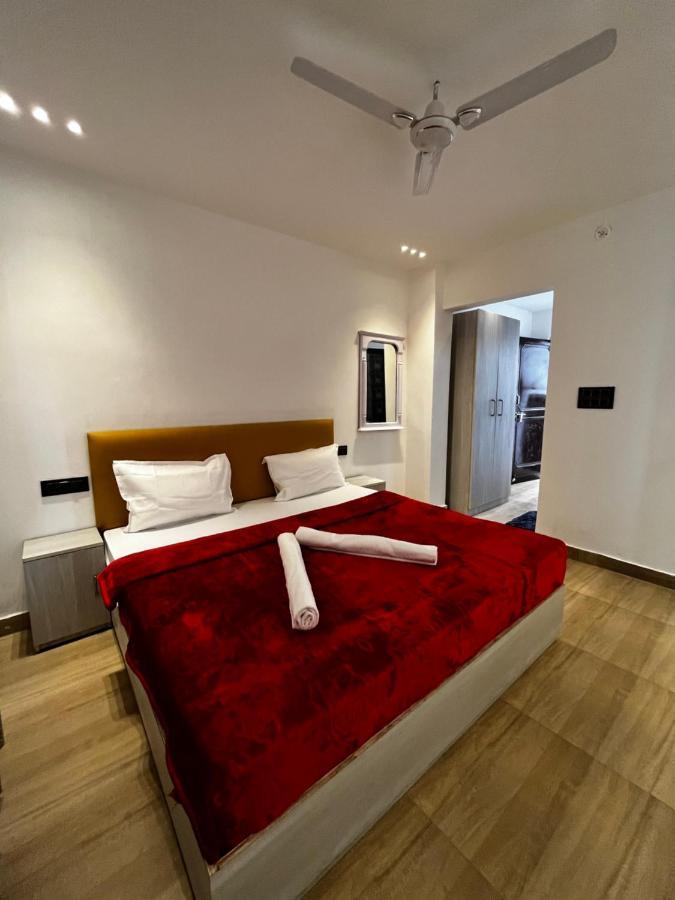The White House Appartement Rishīkesh Buitenkant foto