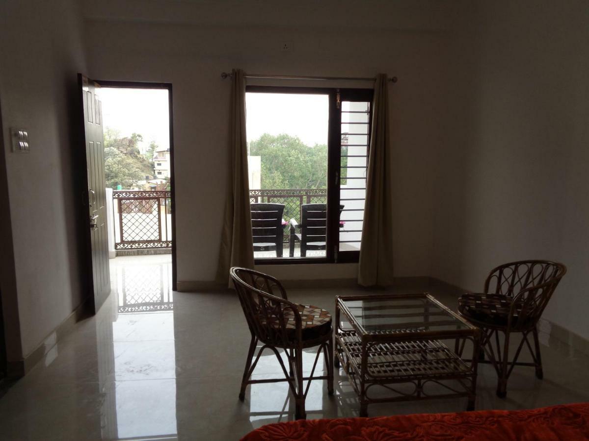 The White House Appartement Rishīkesh Buitenkant foto