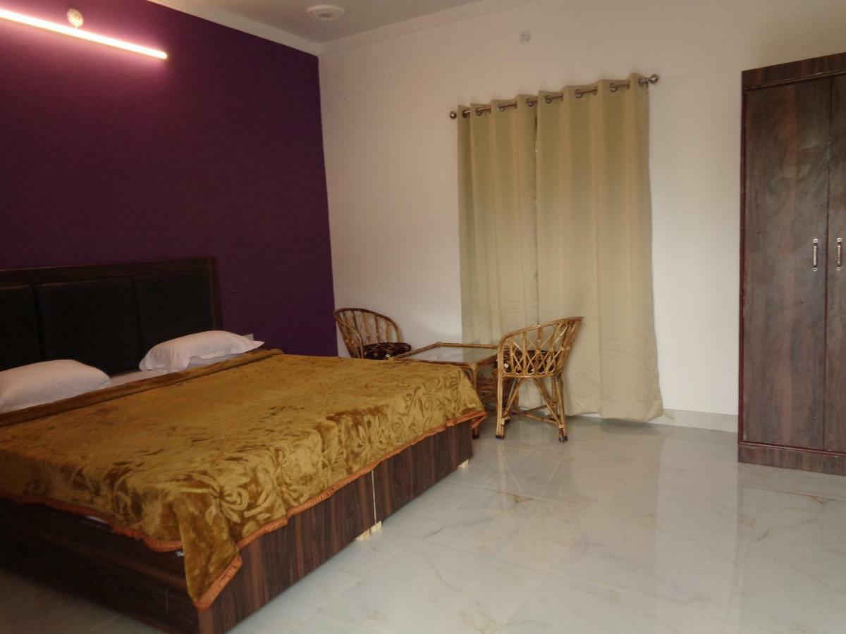The White House Appartement Rishīkesh Buitenkant foto
