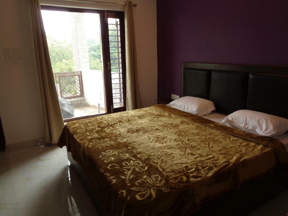 The White House Appartement Rishīkesh Buitenkant foto