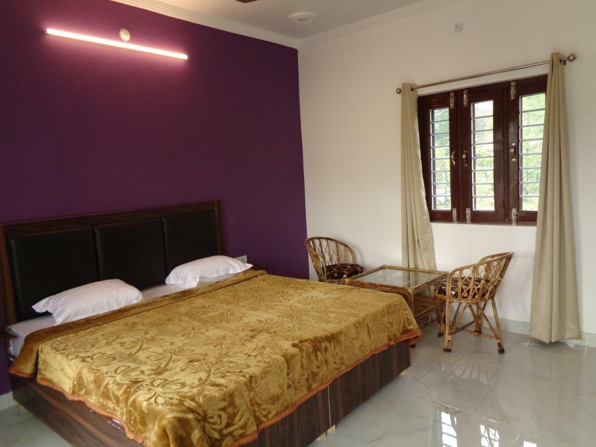 The White House Appartement Rishīkesh Buitenkant foto